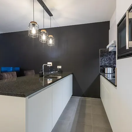 Lecomte - Oosteroever Pearl 138 *